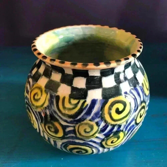 Handmade Swirl Ceramic Vase - Picture 1 of 4